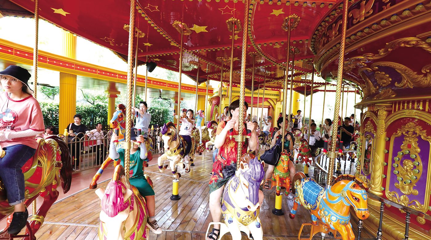 72-Seat Luxury Single-Deck Carousel view 2