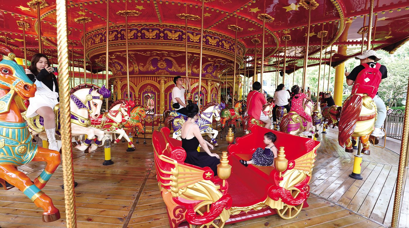 72-Seat Luxury Single-Deck Carousel view 4